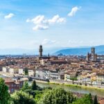 Collegamento tra storia, tradizione e folklore nel turismo in Toscana