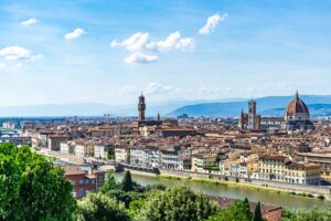 Collegamento tra storia, tradizione e folklore nel turismo in Toscana