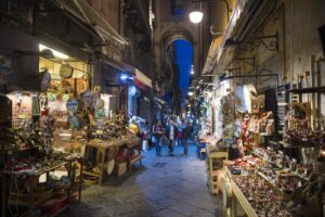 Napoli, la tradizione natalizia nel cuore di San Gregorio Armeno