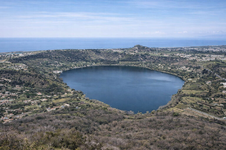 Lago Averno: la porta degli Inferi incontra la geologia flegrea