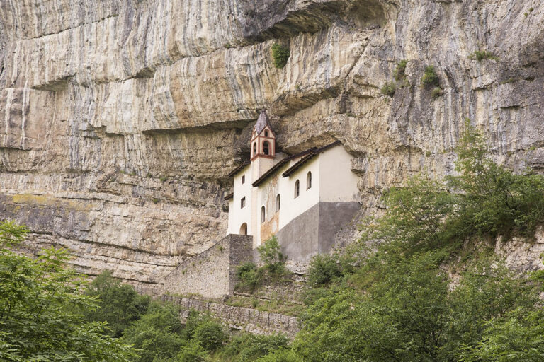 L’eremo di San Colombano, oltre la leggenda del drago