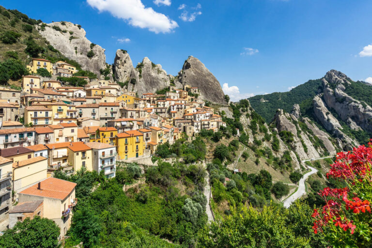Castelmezzano, il borgo scolpito nelle Dolomiti Lucane