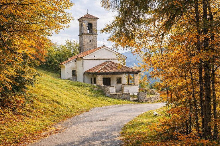 L’antico santuario delle madri in lacrime a Trava di Lauco