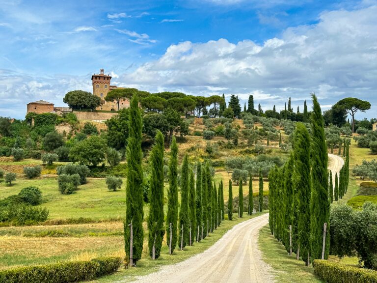 La Val d’Orcia e l’asse antico della Francigena