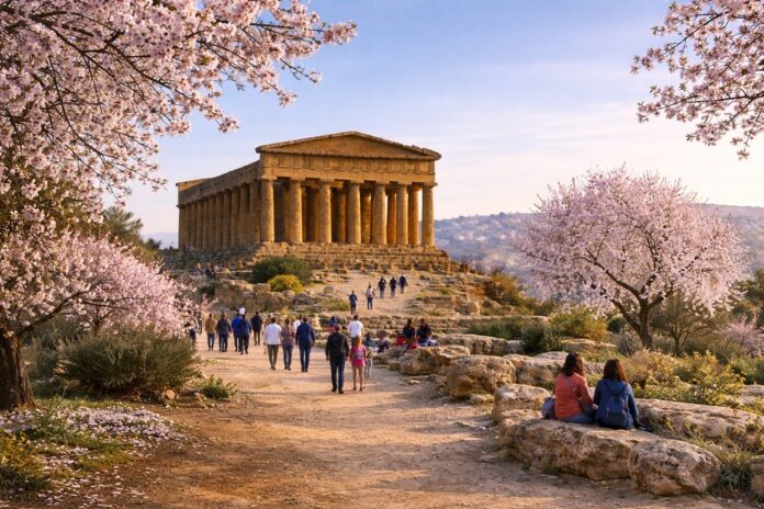 Tempio della Concordia nella Valle dei Templi di Agrigento durante la fioritura dei mandorli per il festival Mandorlo in Fiore